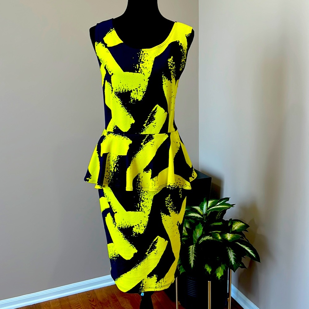 Beautiful Peplum Style Dress 💛🖤